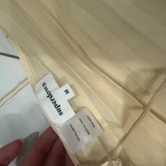 Superdown Cream Halter Crop Top - Picture 6 of 7